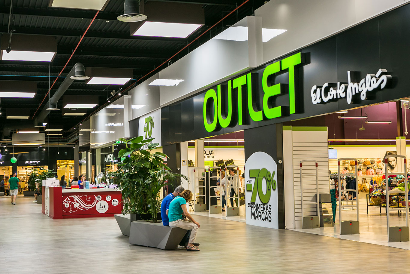 outlet nike san vicente horario